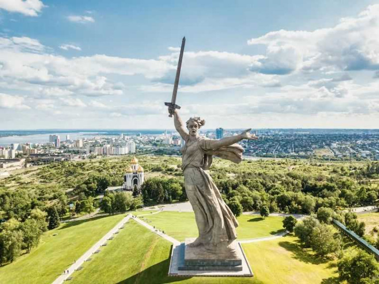 2 февраля отмечается День воинской славы России — День разгрома советскими войсками немецко-фашистских войск в Сталинградской битве.